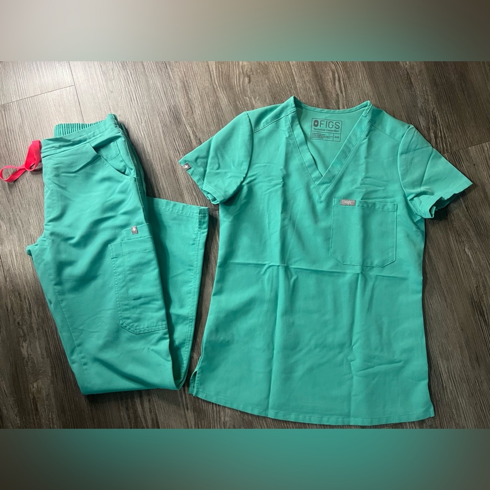 FIGS (Women’s) Matching Scrub Set